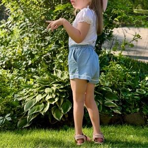 Babidu White Swiss Dot Top (Size 4T) & Marie Puce Capri Linen Shorts (Size 4)